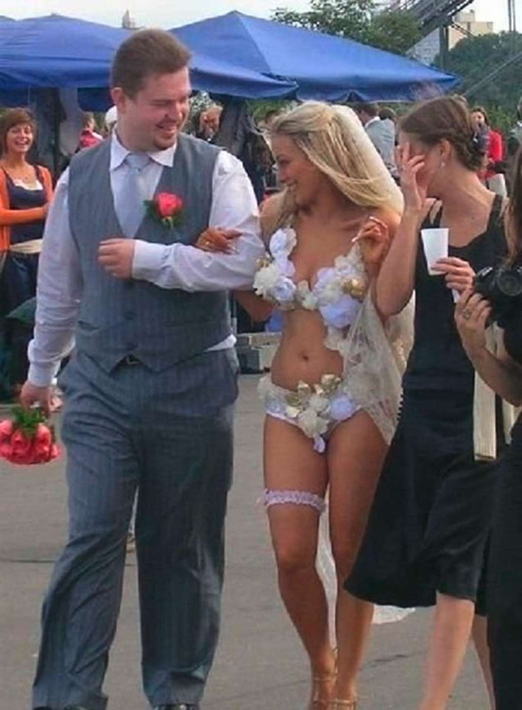 Brides Get Noticed for the Wrong Reason: 30 Worst Wedding Dress Fails