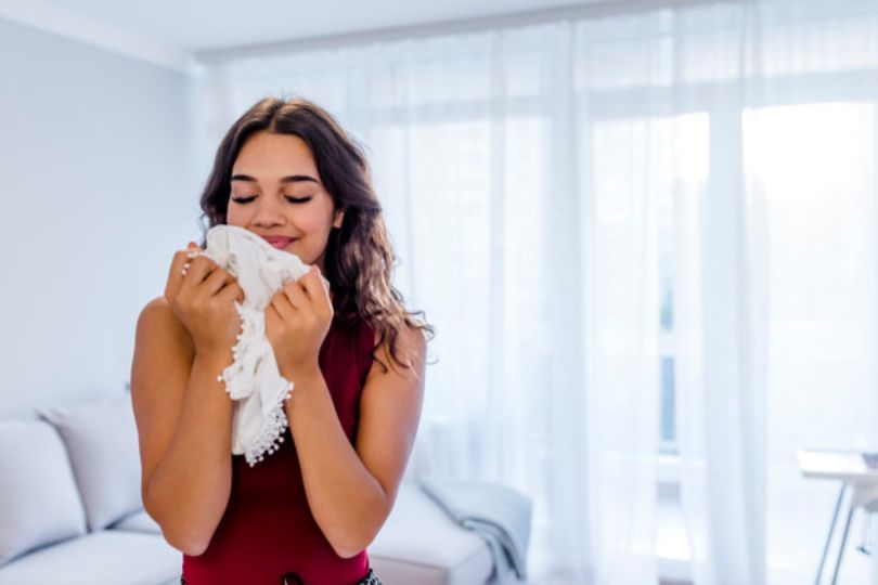 How to Get Body Odor out of Clothes with Vinegar - Get Rid of Stubborn Smells