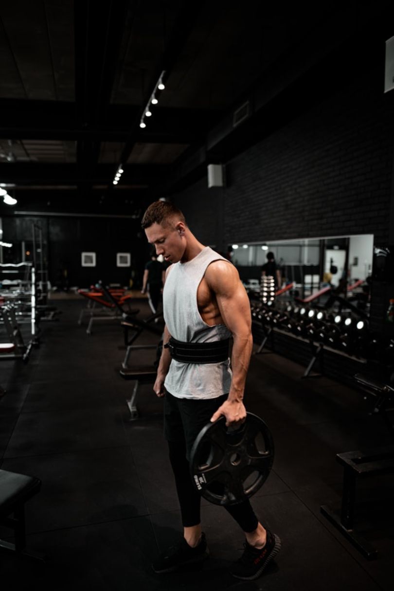 What Not to Wear to the Gym – 10 Things Men Need to Stop Wearing at the Gym