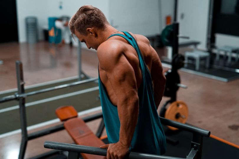 What Not to Wear to the Gym – 10 Things Men Need to Stop Wearing at the Gym